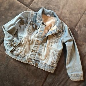 Carters denim jacket. Size 5, excellent condition.